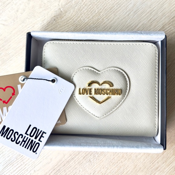 NEW ♥️ Love Moschino Cream Key Card Holder with Heart Design - Picture 2 of 6
